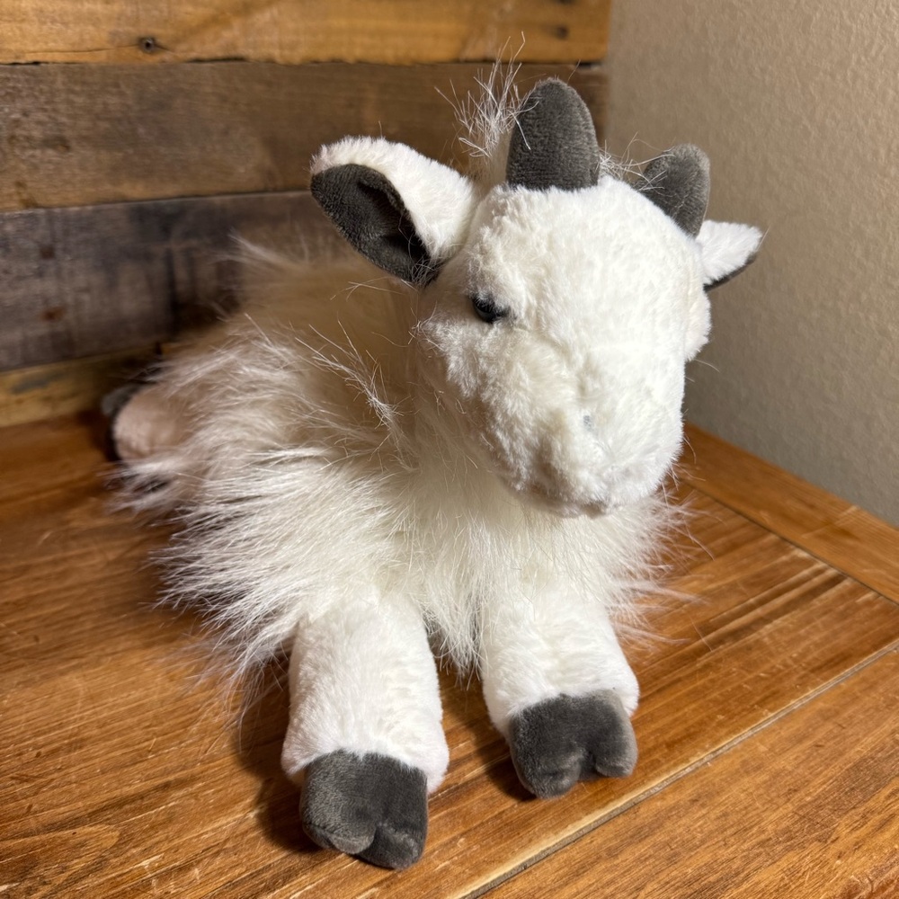 FAO SCHWARZ White Fuzzy Baby Goat Blue Eyes Plush - Picture 6 of 11